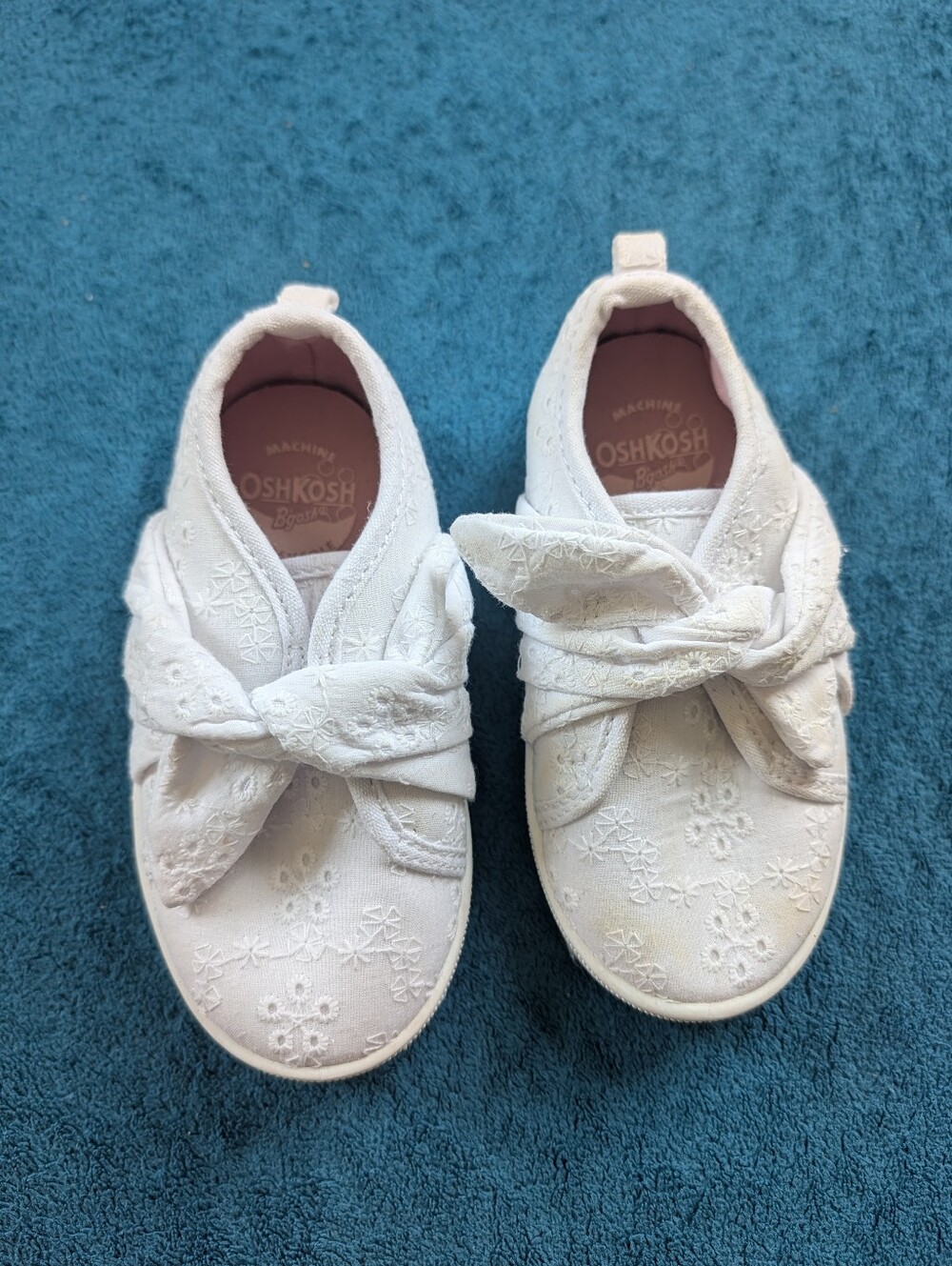 OshKosh B'gosh White Eyelet Knot Slip-On Sneakers - Kids Size 7
